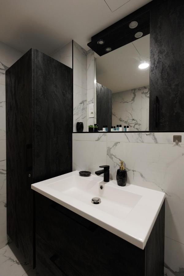 Villa Bauhaus Wellness Apartman Fsz. 1 希欧福克 外观 照片