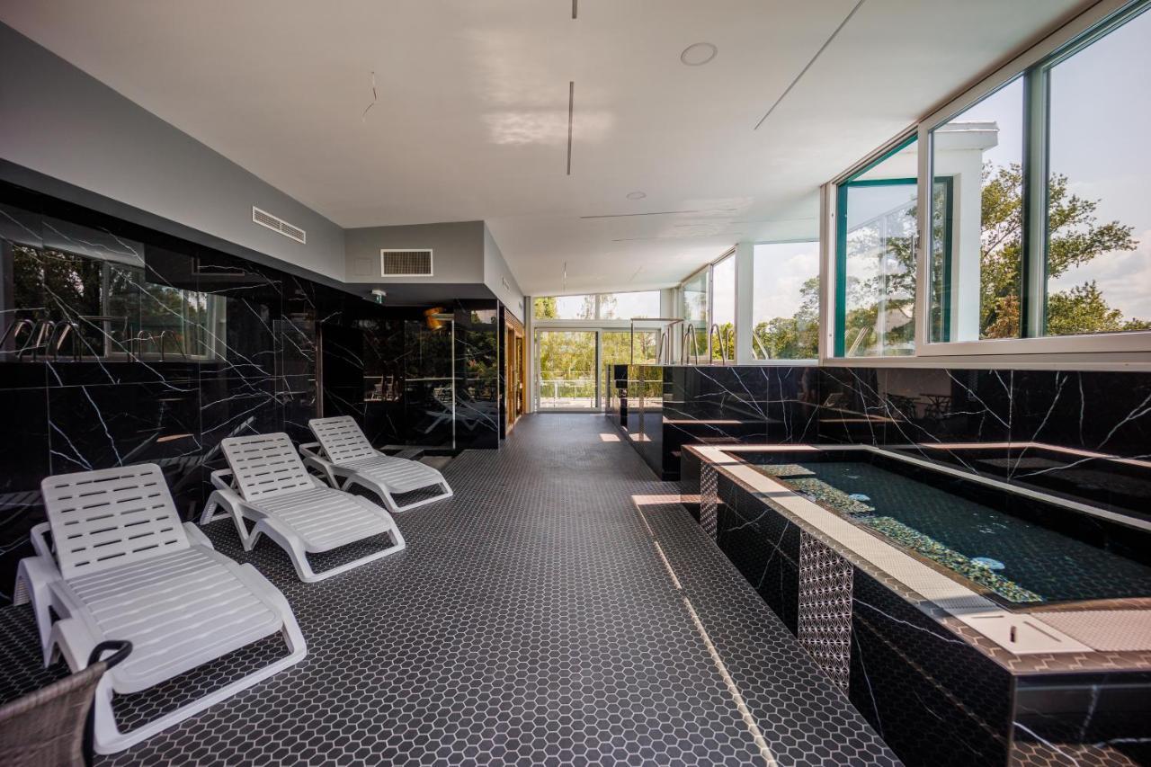 Villa Bauhaus Wellness Apartman Fsz. 1 希欧福克 外观 照片