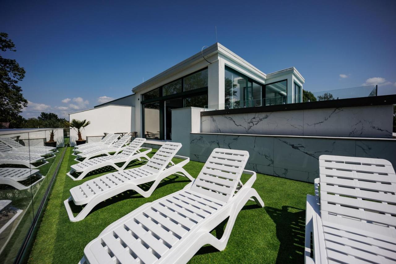 Villa Bauhaus Wellness Apartman Fsz. 1 希欧福克 外观 照片